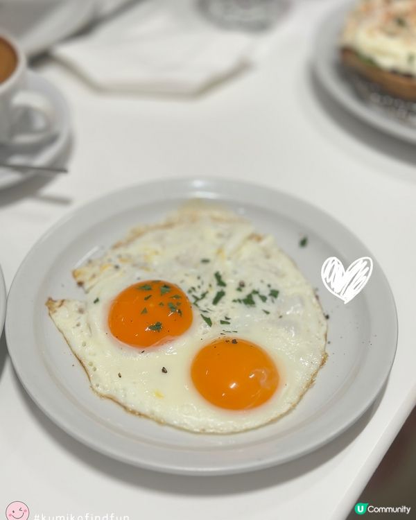 尖沙咀咖啡店打卡☕️  
香港尖沙咀新太陽廣場，一大班朋友飲