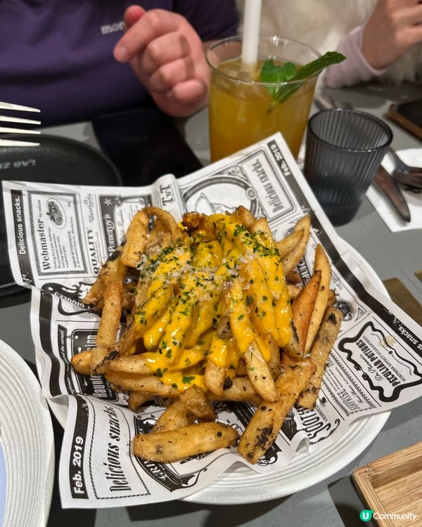 尖沙咀優質Cafe打卡！雲朵吊燈好靚🤩☁️