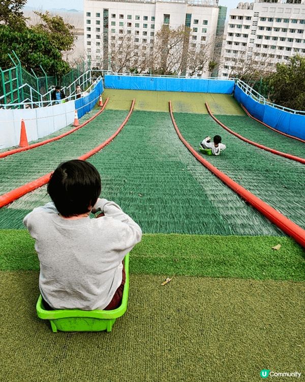 全澳門唯一，成人都可以玩嘅免費滑草場。