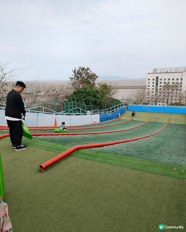 全澳門唯一，成人都可以玩嘅免費滑草場。