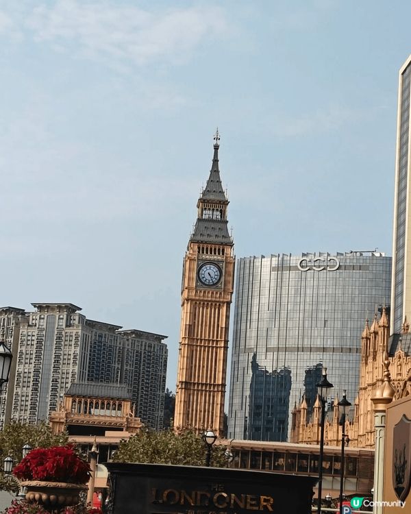 在澳門觀光真豐富，去了大笨鐘和巴黎鐵塔，漫步在金光大道上。還...