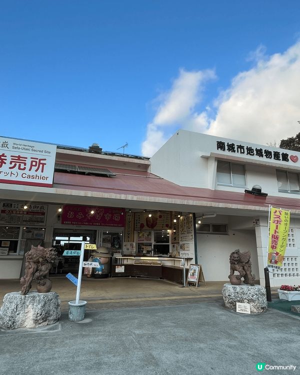 沖繩的知念岬可以望到一覽無盡的碧藍大海，遊客不算太多，可以盡...