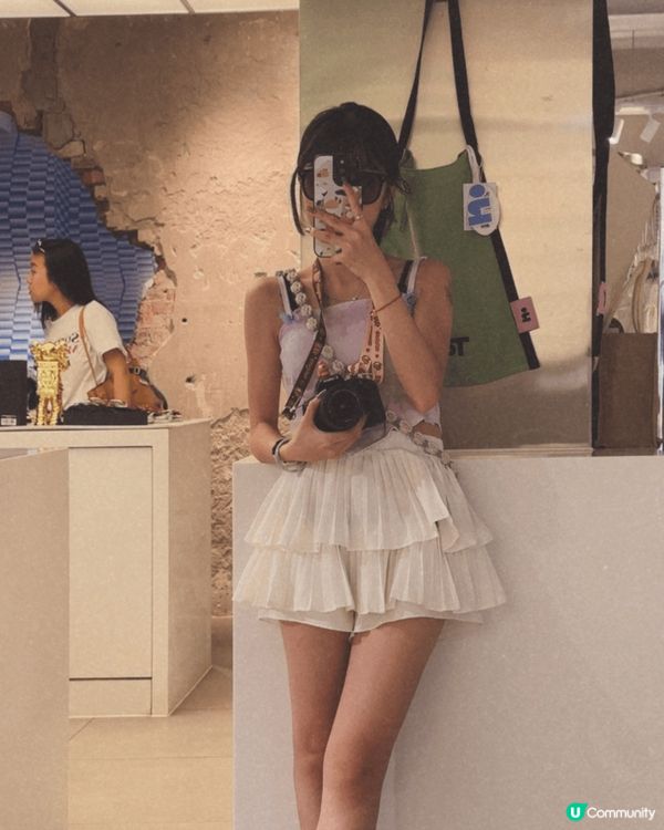 跟朋友到北京旅行，去了不少景點，最令我吸引的是有一天，晚上有...