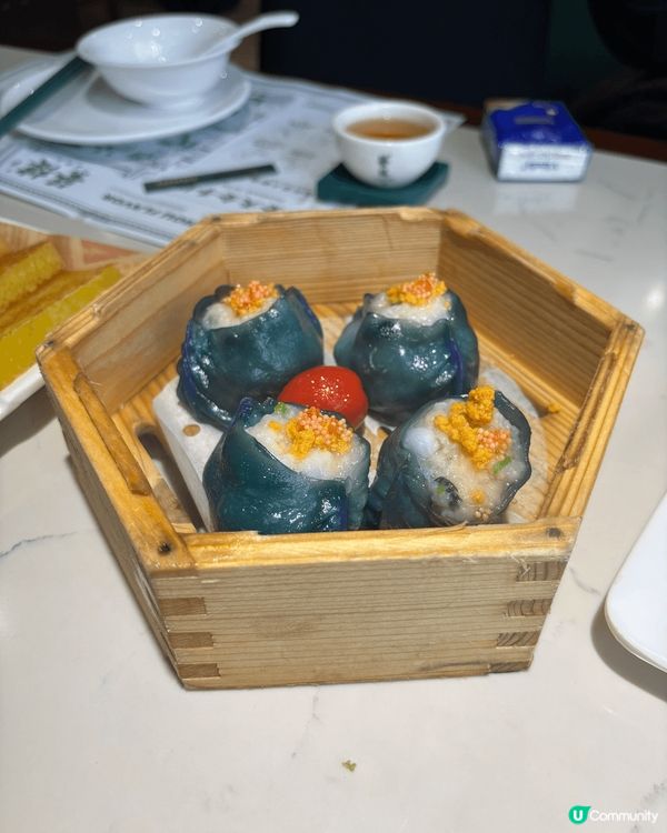 呢間係位於深圳既蘩樓，點心樣形好精緻，有羊肉燒賣、墨魚餃子同...