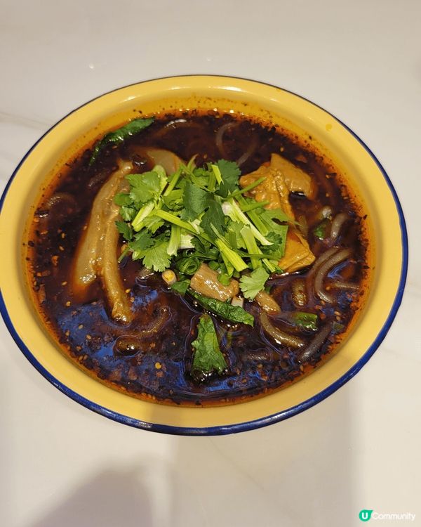 假日到深圳上梅林，地鐵出口己經有大量美食，仲有大形商場，商場...