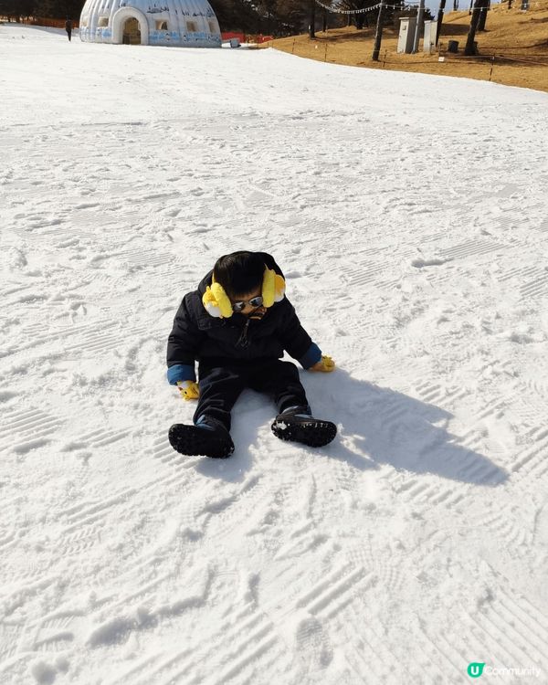 韓國玩雪 穿民族服