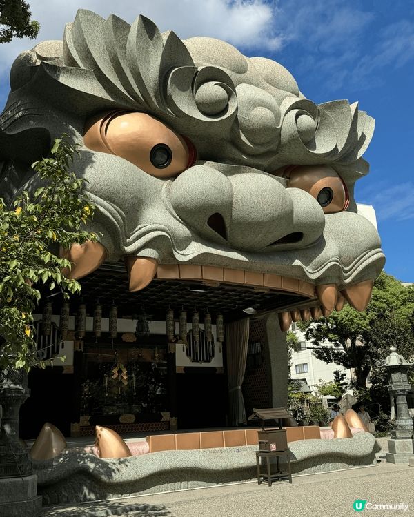 去了大阪難波神社，超大一個獅子頭，與一般神社不一樣，好特別。...
