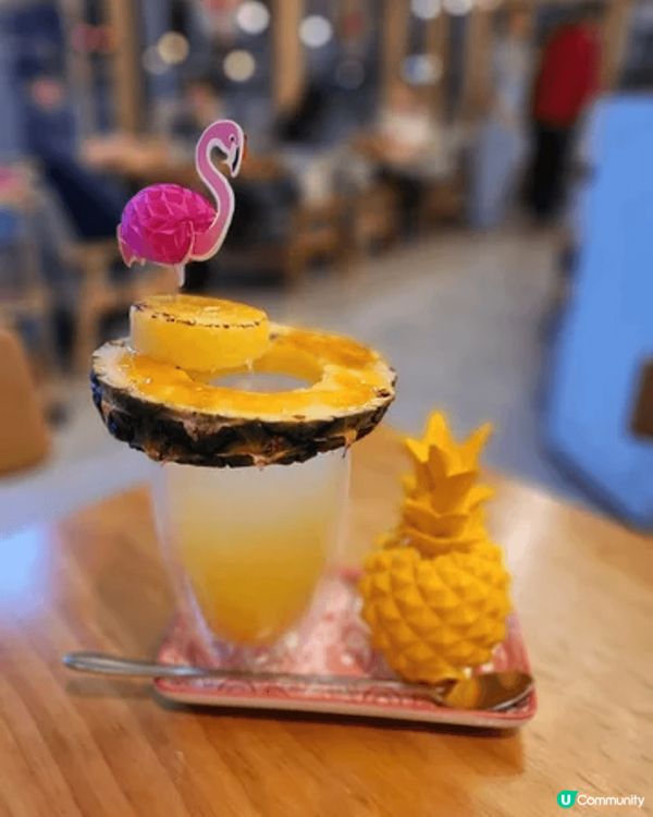 這家餐廳以創意飲品和精緻甜點著稱，環境舒適宜人，讓人感到放鬆...