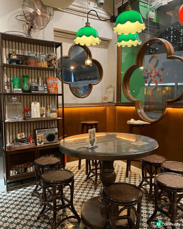 懷舊風的甜品店：蘇三甜蜜！呢間甜品店出名賣茅台味朱古力布甸，...