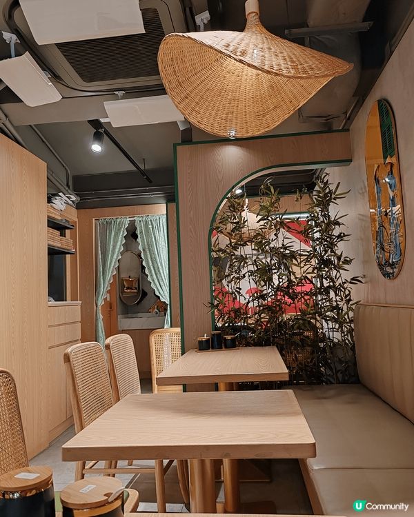 位於聯合道鄰近樂富商場的峴港越南餐廳，雖然現時只收現金，座位...