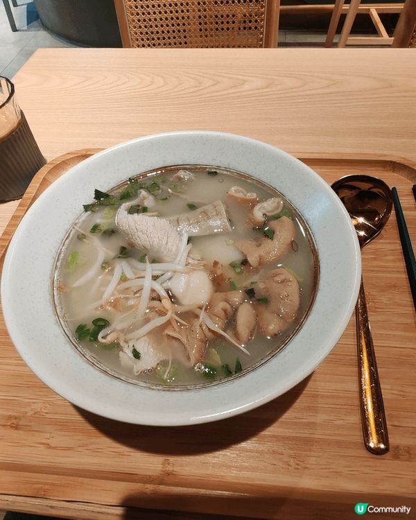 位於聯合道鄰近樂富商場的峴港越南餐廳，雖然現時只收現金，座位...