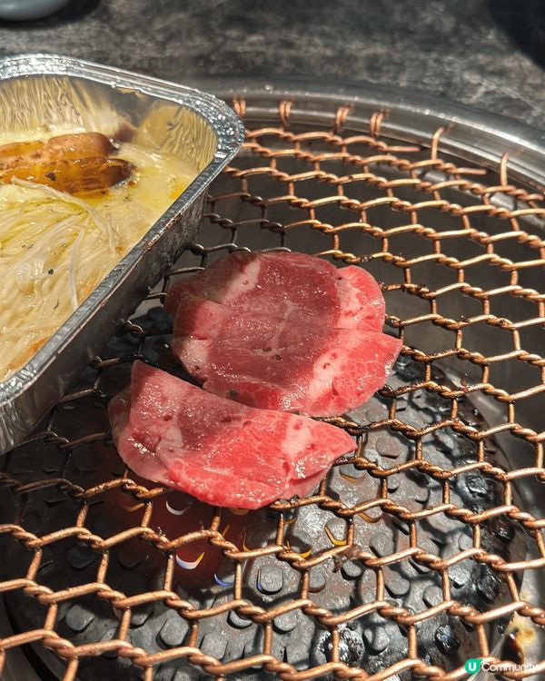 呢間嘅燒肉一向高質，前菜🈶泡菜、辣蘿蔔乾、尖椒、芽菜、菠菜等...