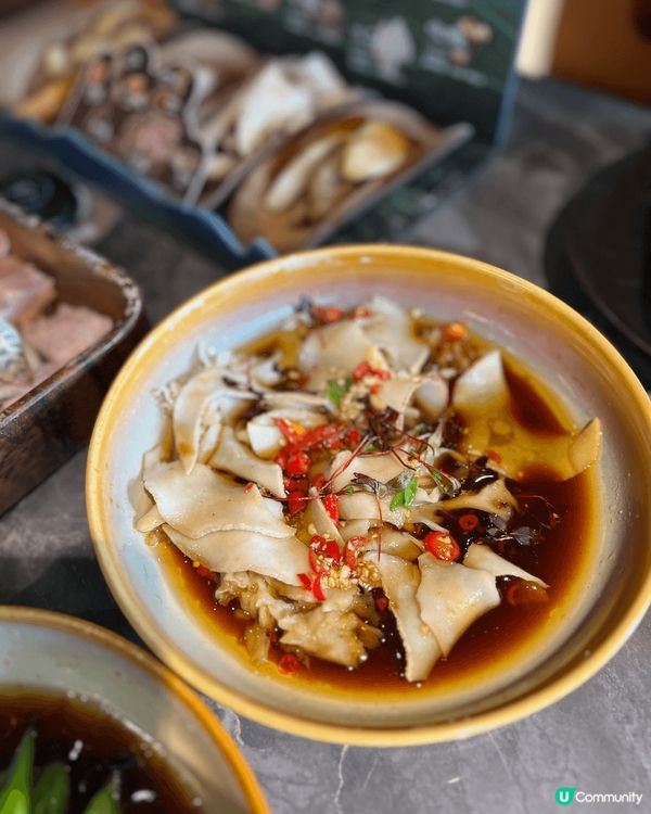 放假近近地去深圳打個邊爐啦，芸山季嘅菇菌雞火鍋真係好正，雞件...