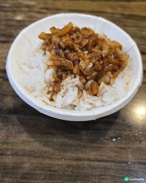 台灣饒河街觀光夜市！有好多獨特美食，例如滷肉飯，小籠包，豬手...