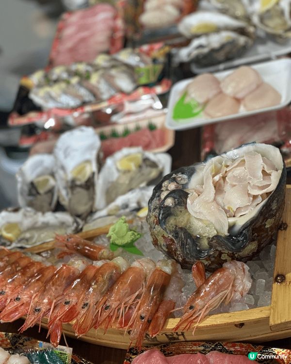 🦐 沖繩泊港漁市場是品嘗新鮮海味的理想去處！市場內熱鬧非凡，...