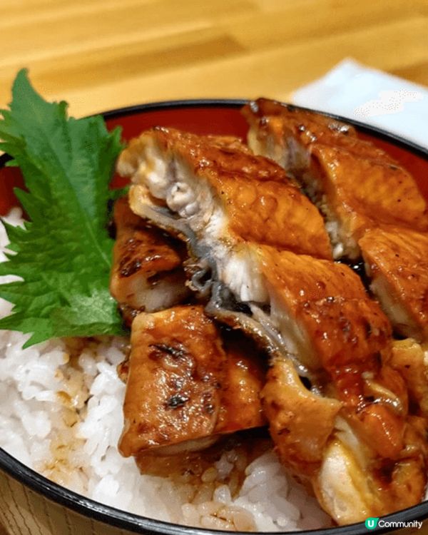 我喺日本旅行時，去咗一間日式料理店，試咗幾款勁好味嘅海鮮丼同...