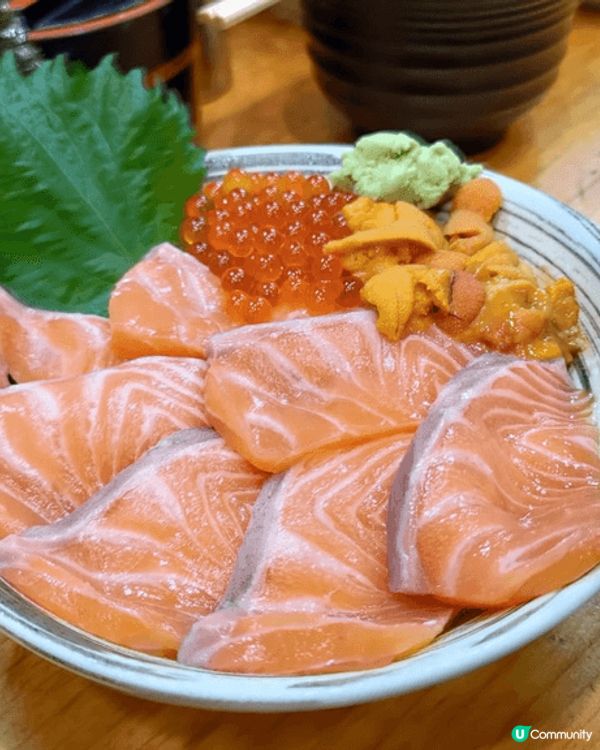 我喺日本旅行時，去咗一間日式料理店，試咗幾款勁好味嘅海鮮丼同...