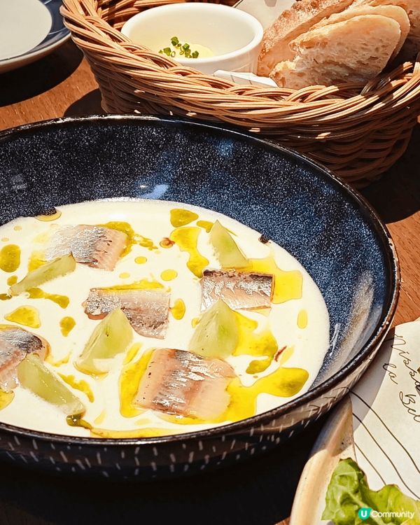 跟閨蜜聚會，這次來到了上環差館上街💗找了家氛圍感滿滿的法式小...