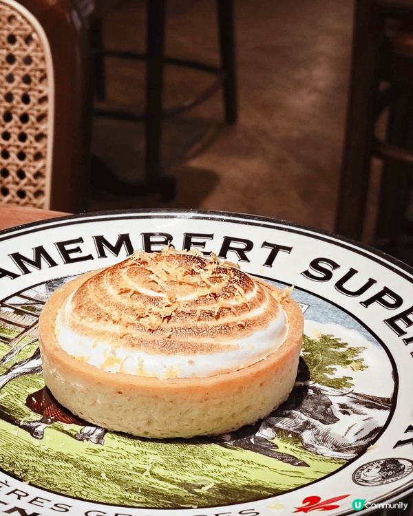 跟閨蜜聚會，這次來到了上環差館上街💗找了家氛圍感滿滿的法式小...