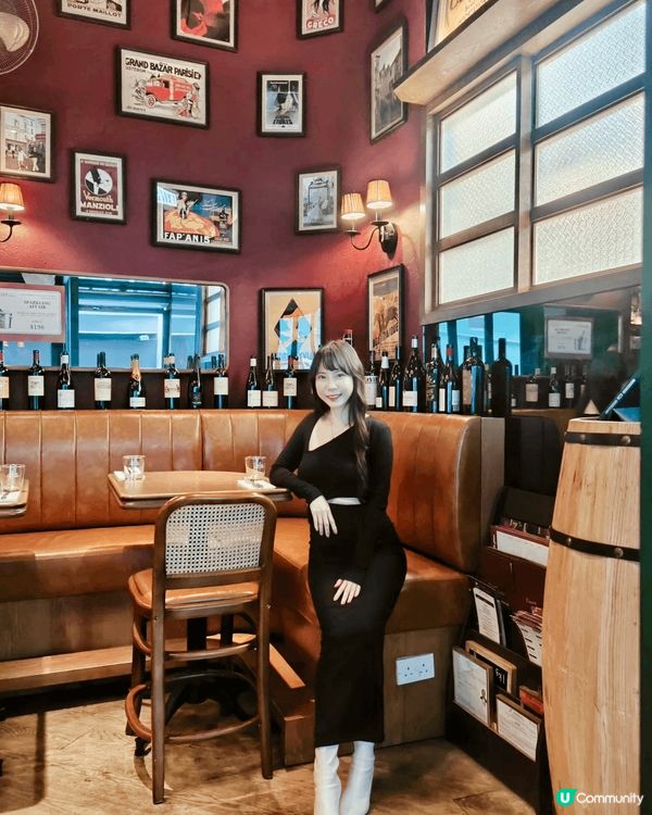 跟閨蜜聚會，這次來到了上環差館上街💗找了家氛圍感滿滿的法式小...