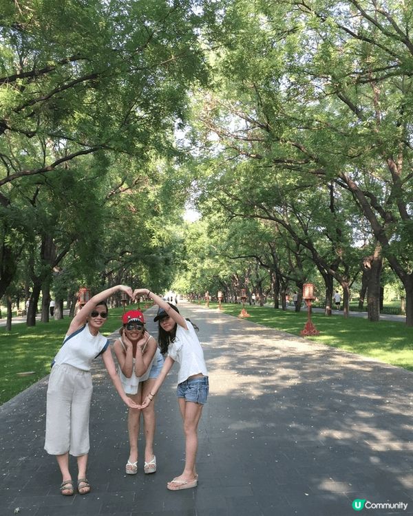 與朋友十年前到北京旅遊於故宮拍攝圖一及三，山明水秀，風景非常...