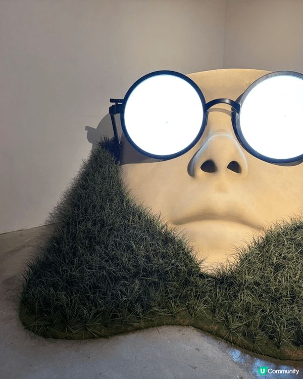 在北角油街有一個古蹟，裏面有一個藝術作品很有趣，會播放音樂的...