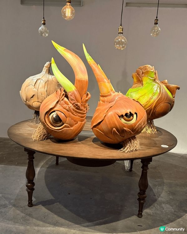 在北角油街有一個古蹟，裏面有一個藝術作品很有趣，會播放音樂的...