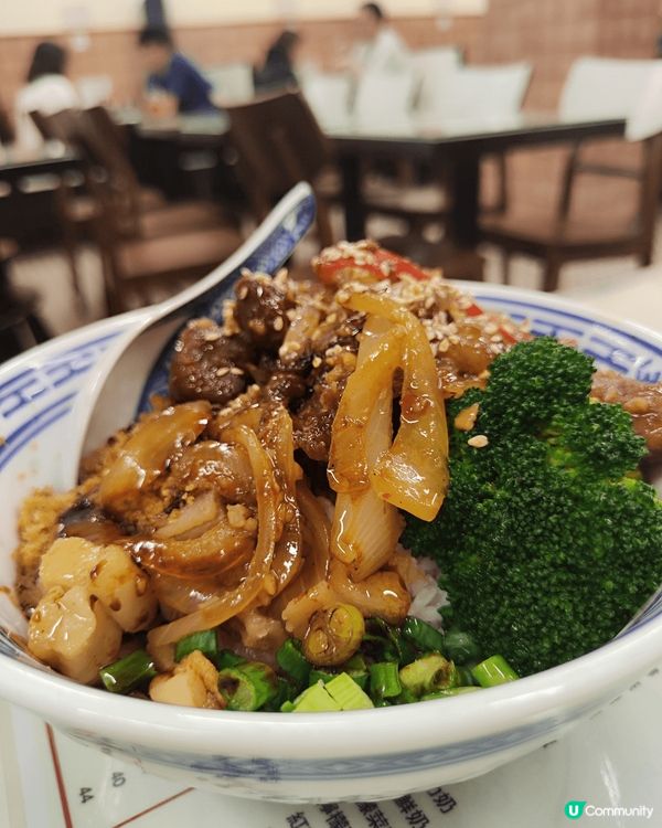 在尖沙咀做嘢既朋友，話帶我去佢既飯堂食野，即管由佢介紹比我有...