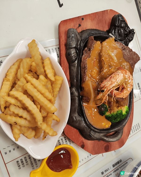 在尖沙咀做嘢既朋友，話帶我去佢既飯堂食野，即管由佢介紹比我有...