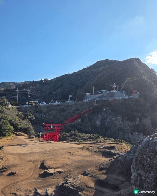 極小遊客的元乃隅神社 極多座鳥居 伸延到海邊 極美 很難到達...