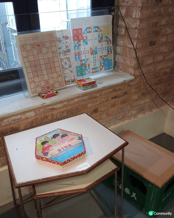 茂蘿街7號，屬社區重建局的項目，難得這裡保留了一點點舊建築的...