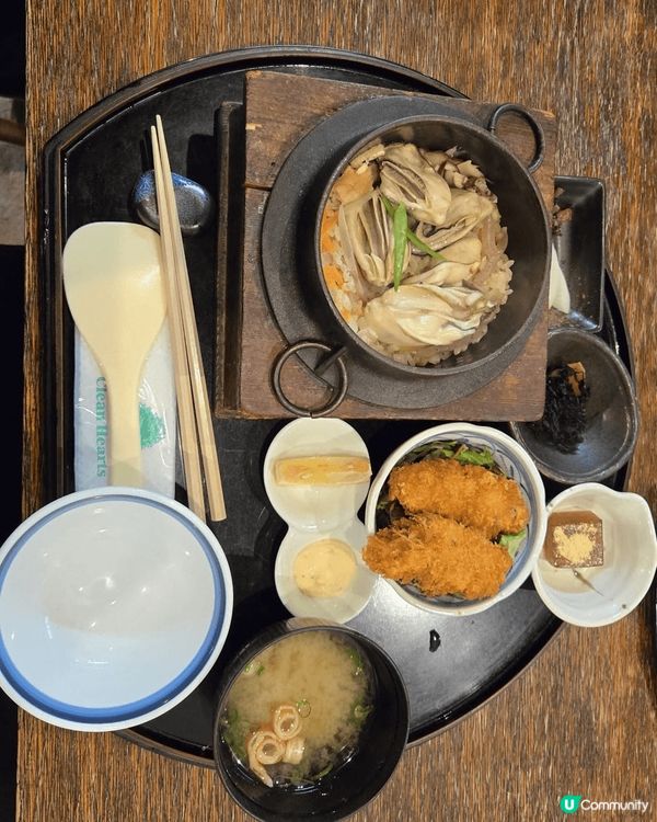 廣島名物第一位一定是牡蠣（生蠔）， 在嚴島神社附近有很多牡蠣...