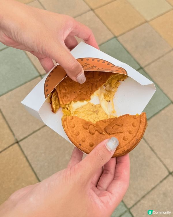 我地喺啟德美食海灣嘉年華買咗超人氣嘅拉絲金幣燒，新鮮熱辣整出...