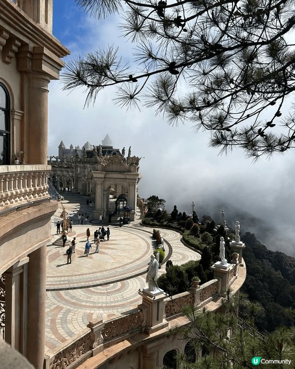 久違的家庭遊選擇了鄰近的峴港，在蔚藍的好天氣盡情遊覽了驚嘆的...