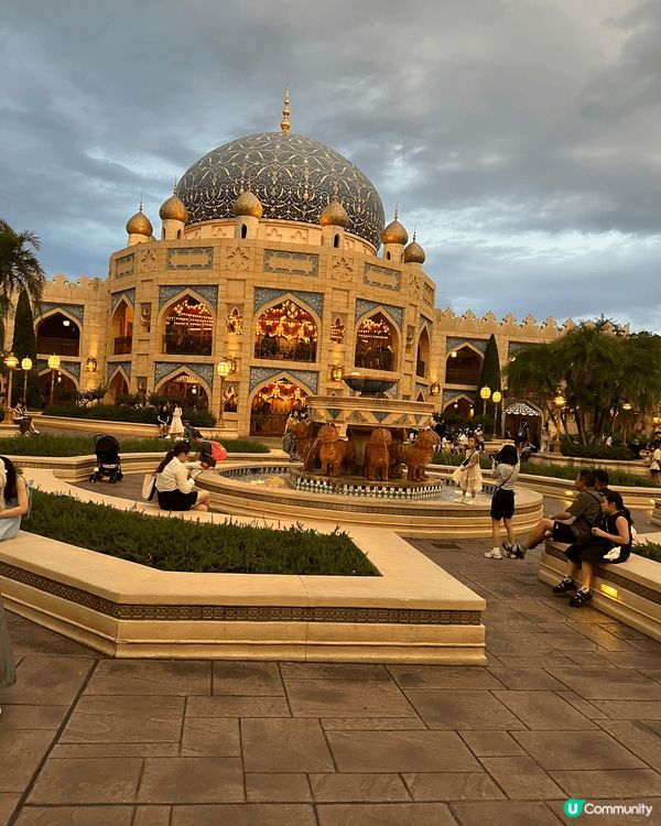 相片是2023年暑假帶小孩到東京迪士尼樂園及晚餐照片，十多年...