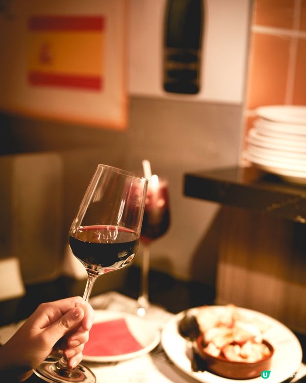 長沙灣新開西班牙小店 🇪🇸  
酒吧風情，小食酒水任你揀！🍻