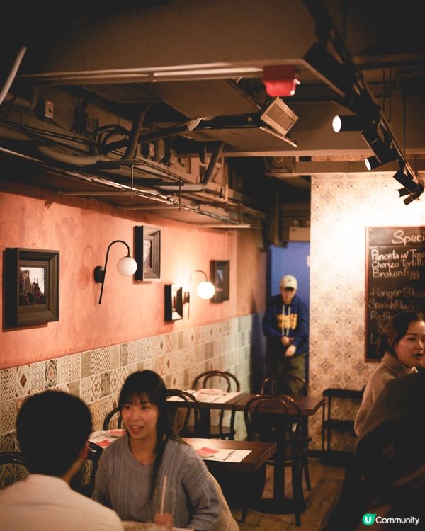 長沙灣新開西班牙小店 🇪🇸  
酒吧風情，小食酒水任你揀！🍻