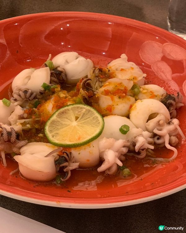 自助山用餐新體驗：魔術表演+美食雙享受！