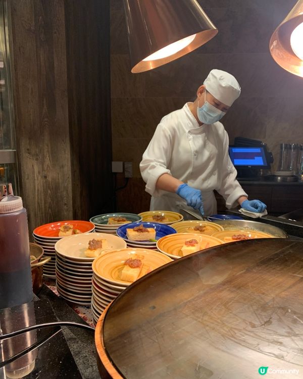 自助山用餐新體驗：魔術表演+美食雙享受！