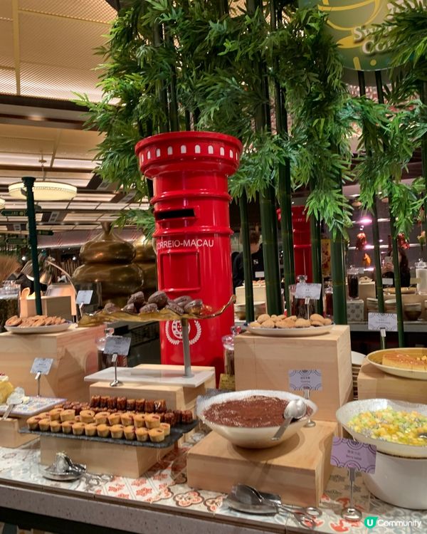 自助山用餐新體驗：魔術表演+美食雙享受！