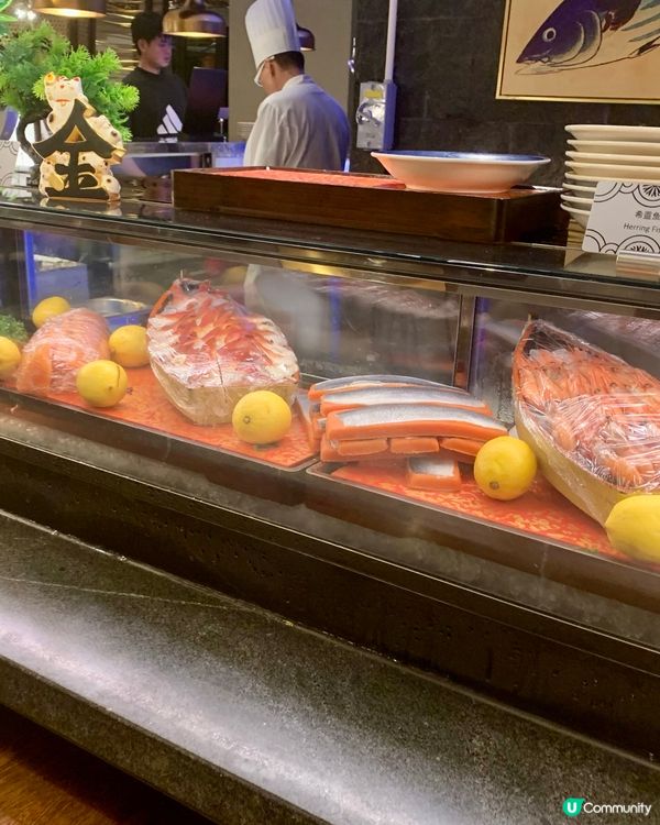 自助山用餐新體驗：魔術表演+美食雙享受！