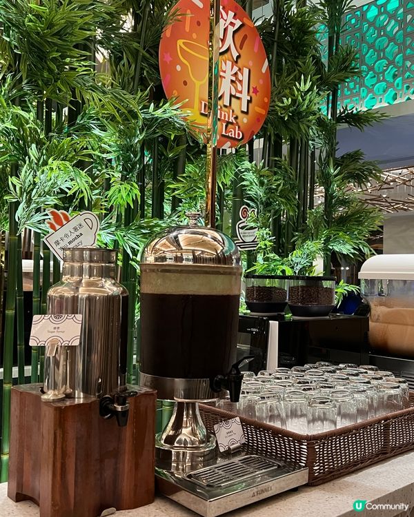 自助山用餐新體驗：魔術表演+美食雙享受！