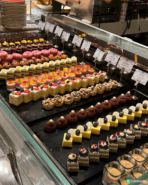 自助山用餐新體驗：魔術表演+美食雙享受！