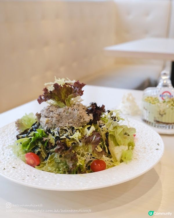 【吃下旺角】鬧市中央樓上cafe。隱藏超正開心果甜品 - Station 3 Cafe