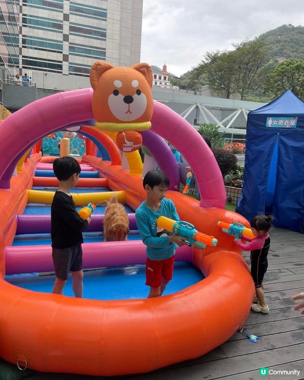 📍HomeSquare搞咗個萌寵潑水節 