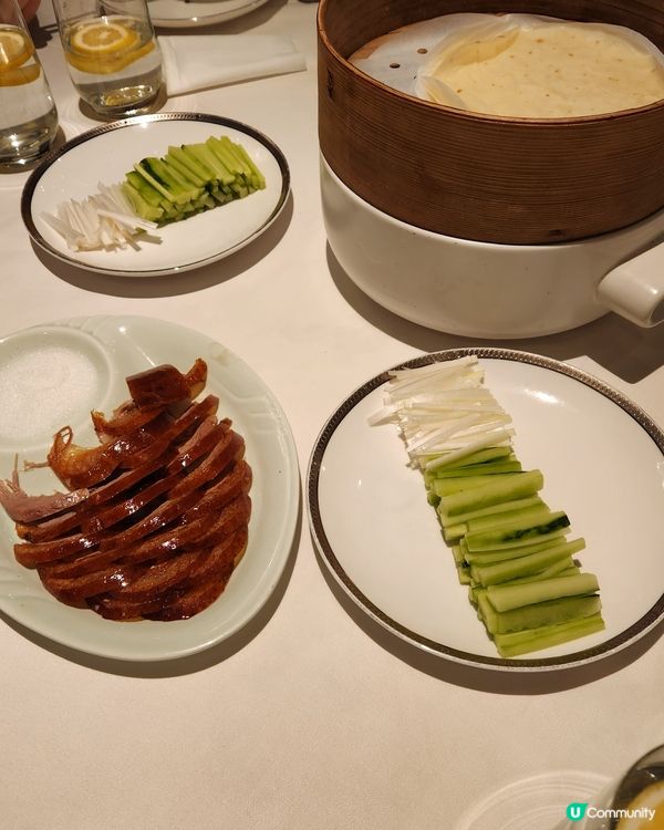  🦆🔥 花悅庭烤鴨，脆皮肉嫩，香氣四溢！