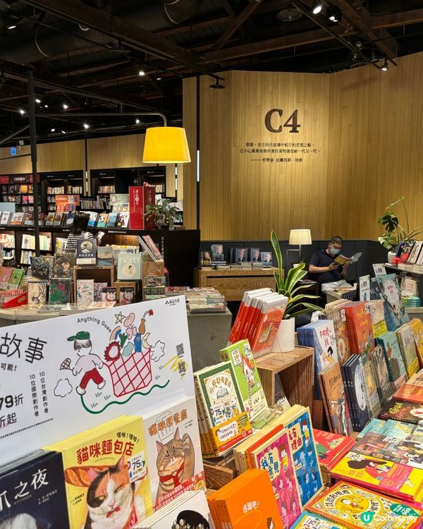 發掘高雄好去處🥰 新興文青駁二藝術區 行特大誠品同咖啡店😍