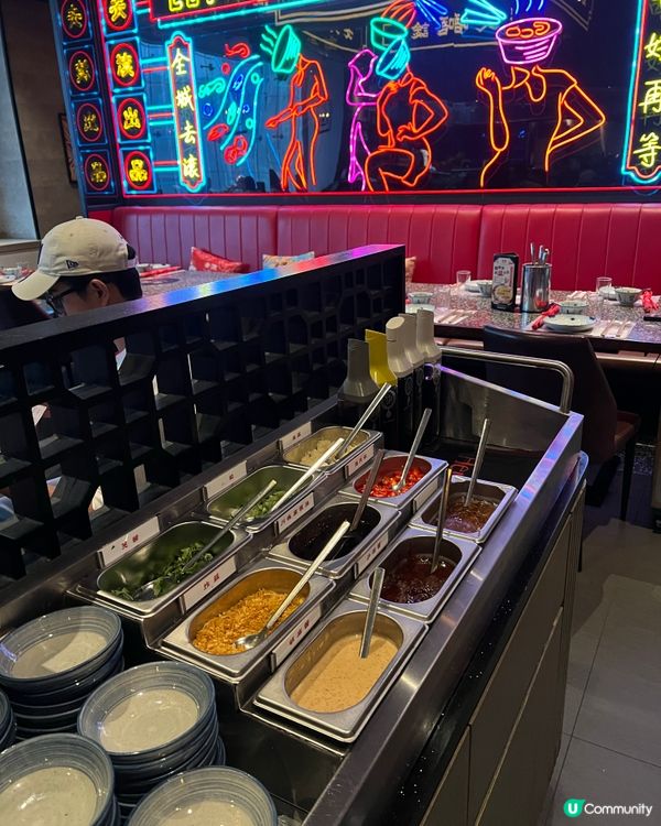 唔滾唔知身體好🔥🇭🇰 去滾懷舊火鍋，霓虹燈下重溫地道風味！