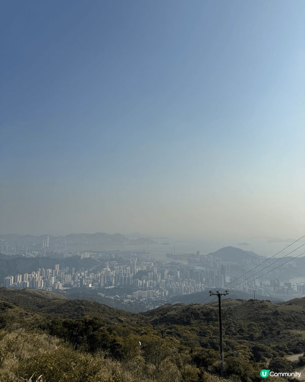 大帽山是香港最高的山峰，高達957公尺，沿途可以打卡芒草美景...