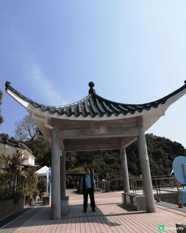 最近天氣好，我就第一時間同爸爸媽媽一齊去户外行下影下相，等佢...